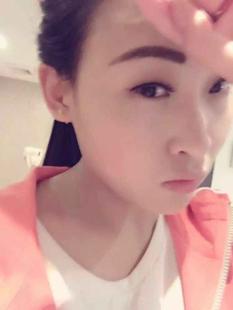苗条性感女孩求富豪，要有实力的。 第1张