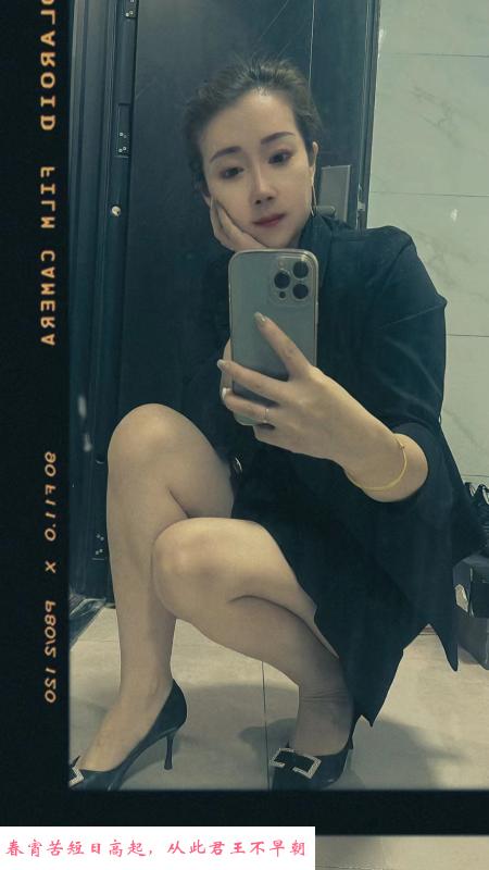 上班的气质少妇 第2张