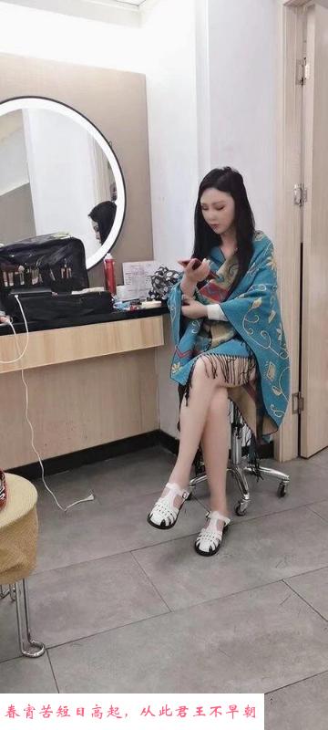 合肥喷水女 第1张