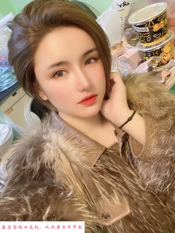 气质美女 第1张