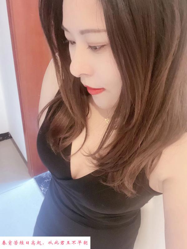 大胸少妇花花 第1张