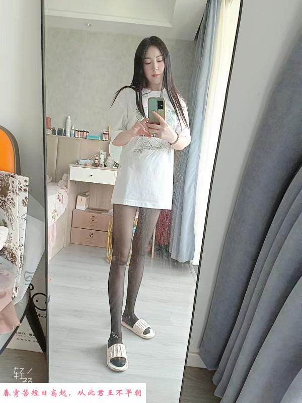三山街黑丝长腿少妇 第1张