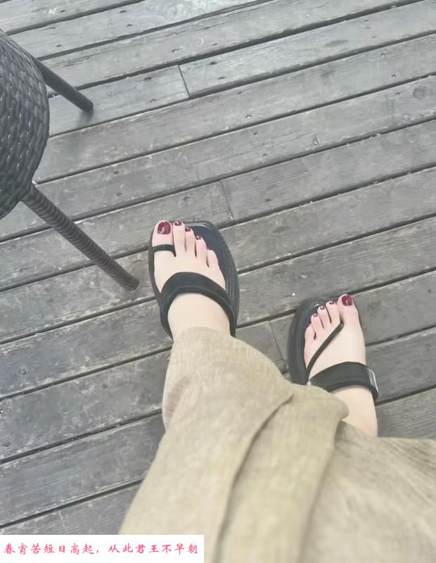 170高挑白皙少妇 第1张