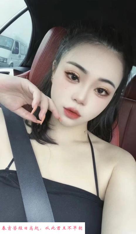 钟楼附近巨乳熟女 第3张