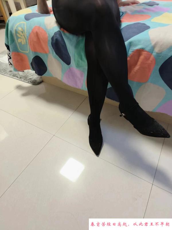 妩媚迷人的少妇 第4张