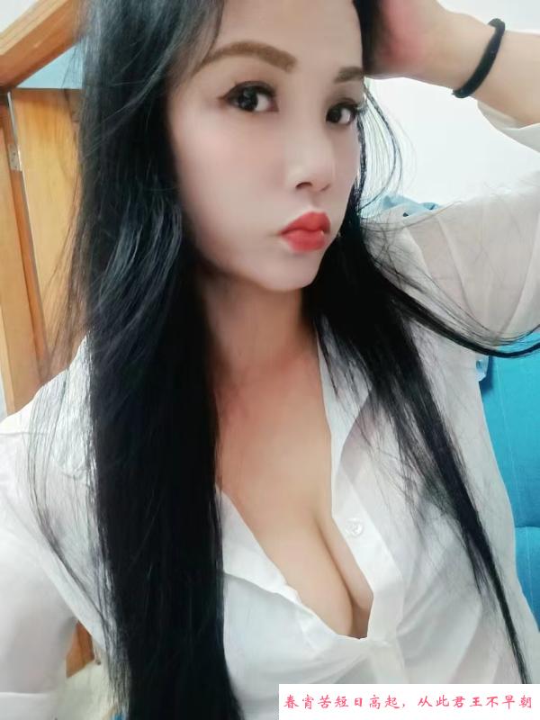 玩的很开的美妇 第2张