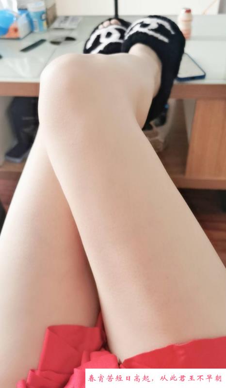 后入一线天梨型大屁股 第3张