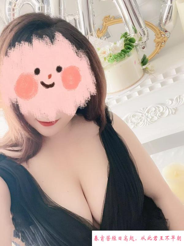 大胸肤白的小姐姐 第1张