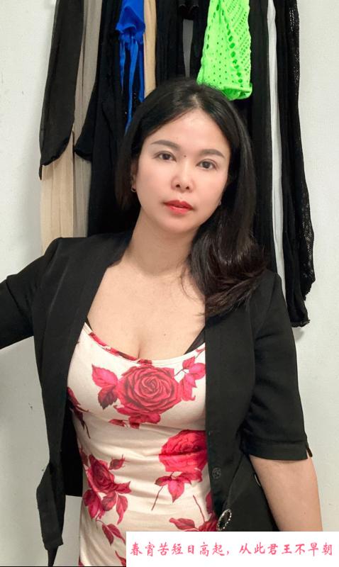 大奶少妇服务拉满 第2张