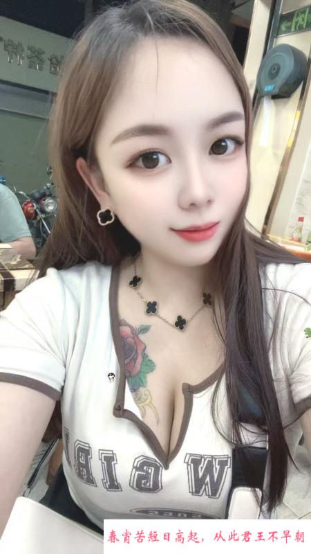 服务系舌吻骚妇 第4张