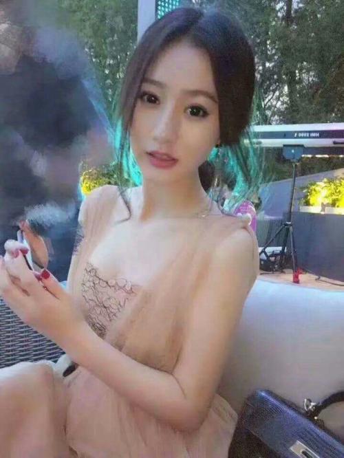 会喷水的大三学院妹 第1张