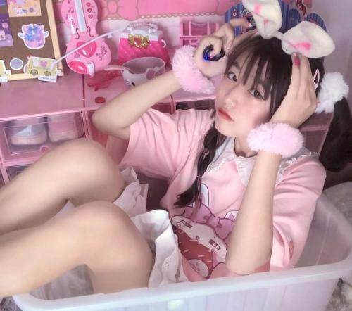 太原学生妹逼紧水多胸大 第2张