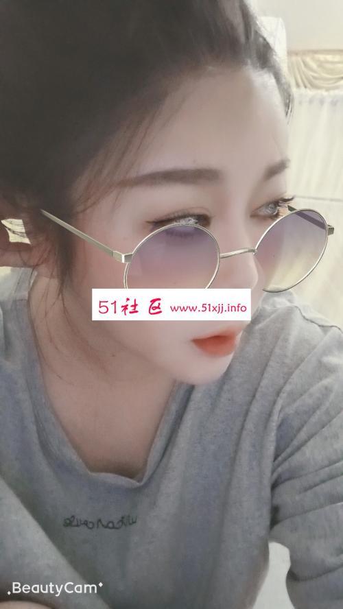 妹子身材好可爱型 第2张