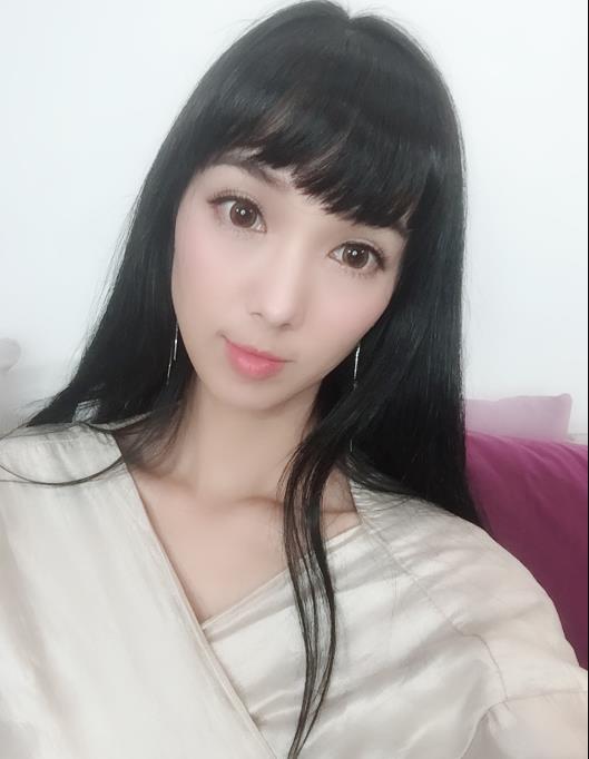 刚出道翘臂气质女神，身材好、颜值高 第3张