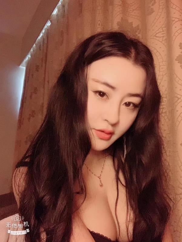 制服超多的sisi 第3张