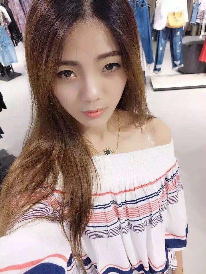 一个瘦小型小妹，随你白呼 第1张