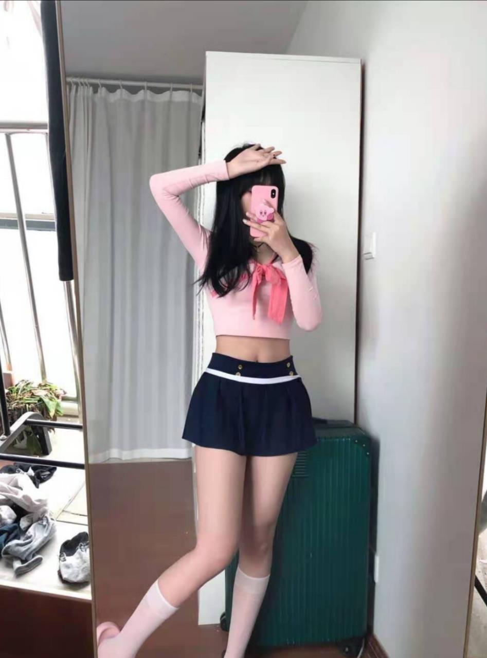 角色扮演学生妹制服的欣雅,乖萌 第2张