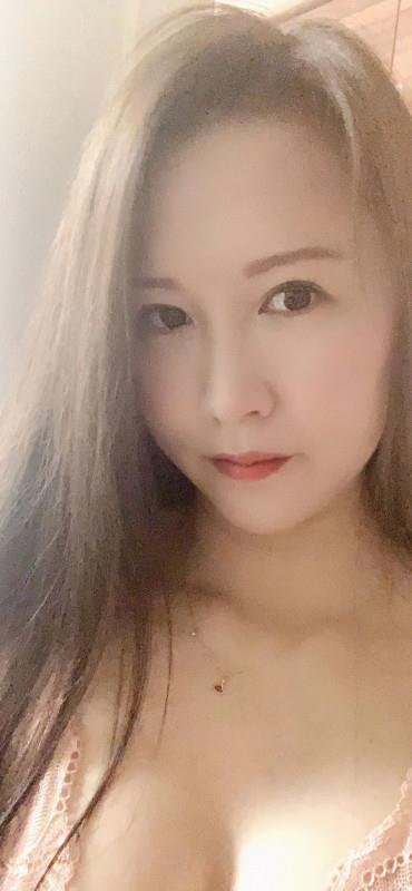 波霸风情人妻 第1张