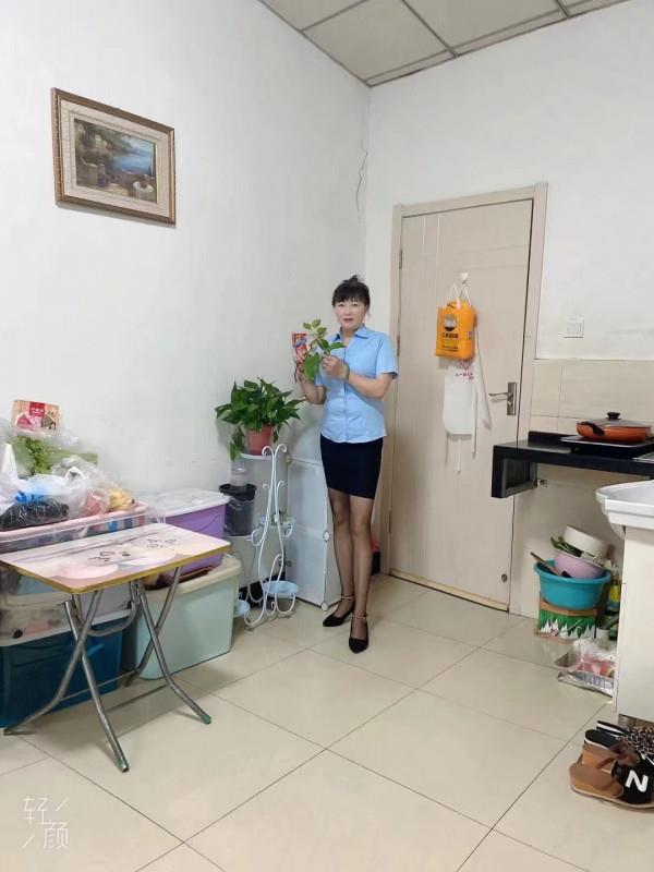 温柔可爱的老阿姨 第2张