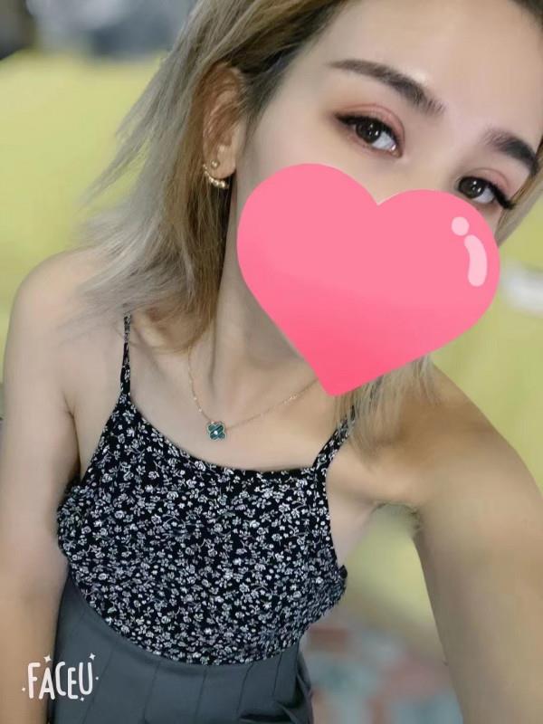 龙江地铁附近的妹子 第1张