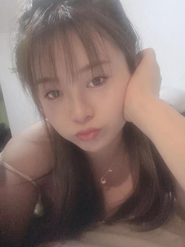 学美妆的清纯妹子 第3张