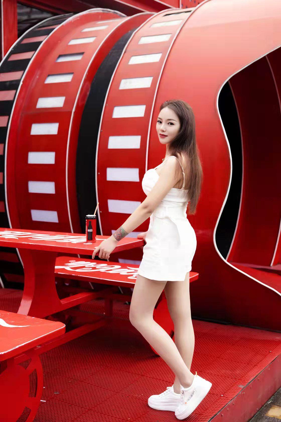 火遍南京的服务系大胸嫩妹子 第2张