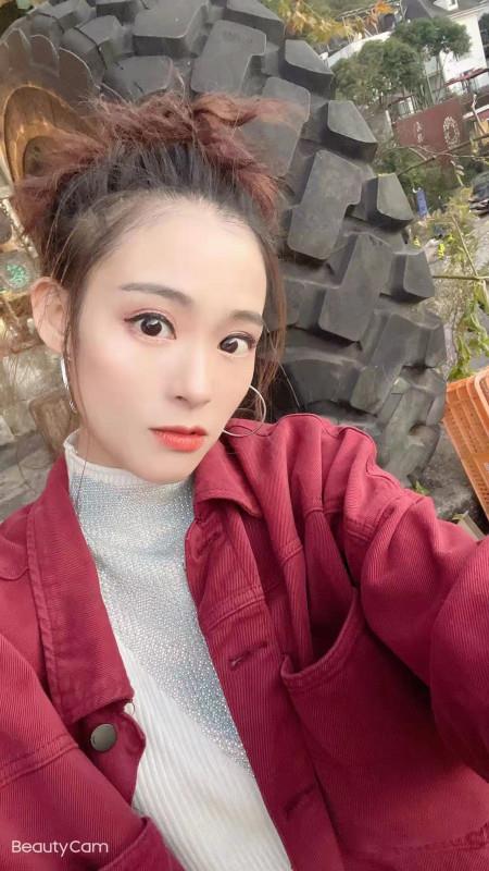 身材不错的嫩妹 第2张