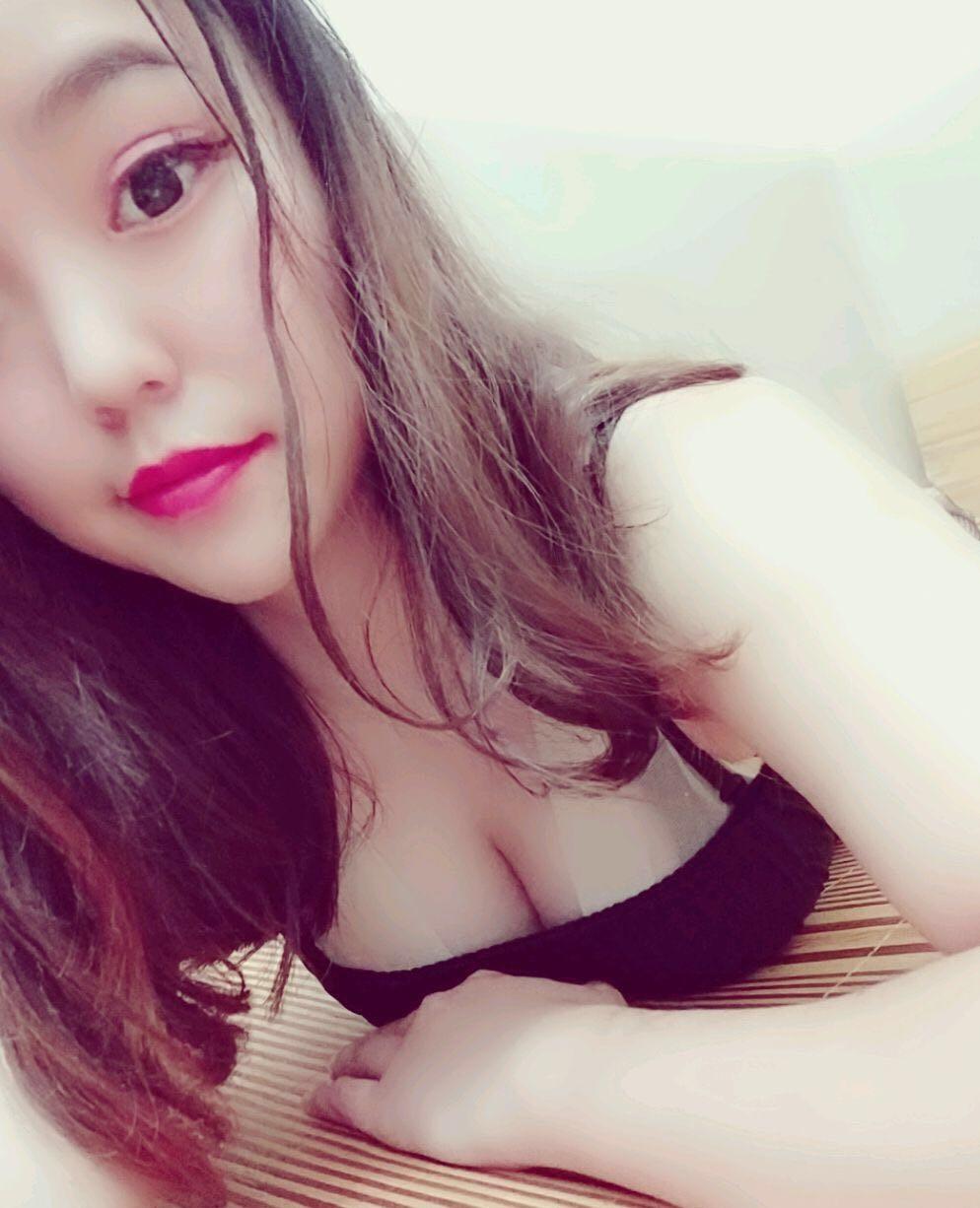 长发气质美女，性格乖巧 第2张