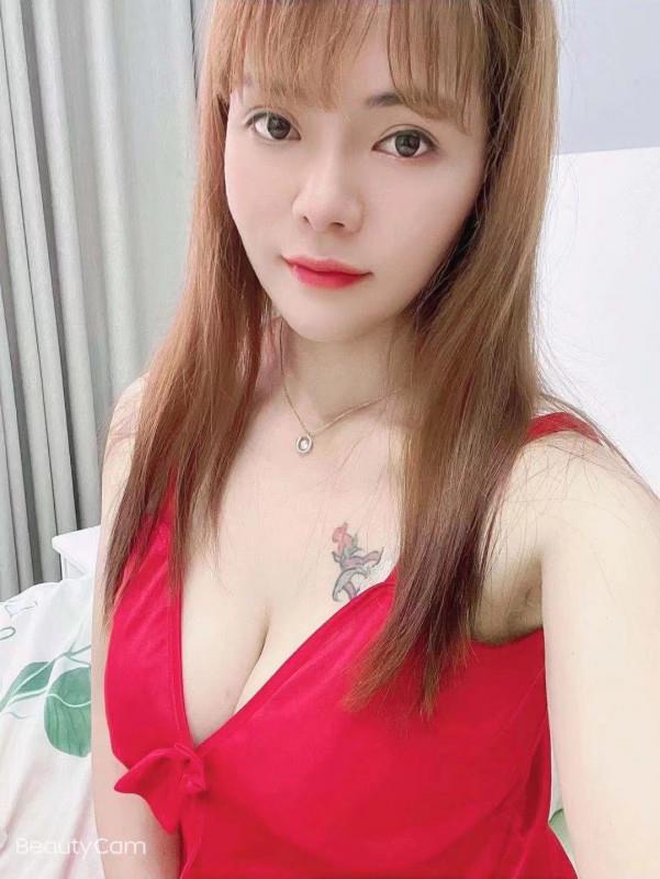 天桥大奶少妇 第2张