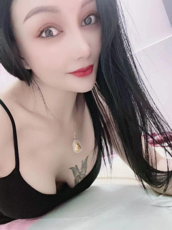 菲菲的胸非常软 第3张