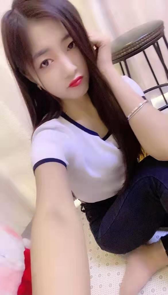 漂亮温柔的小艺 第1张
