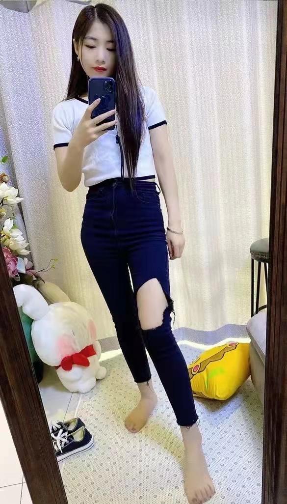 漂亮温柔的小艺 第2张