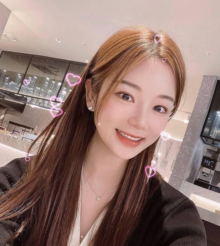 眼大服务年轻的性感妹子 第2张