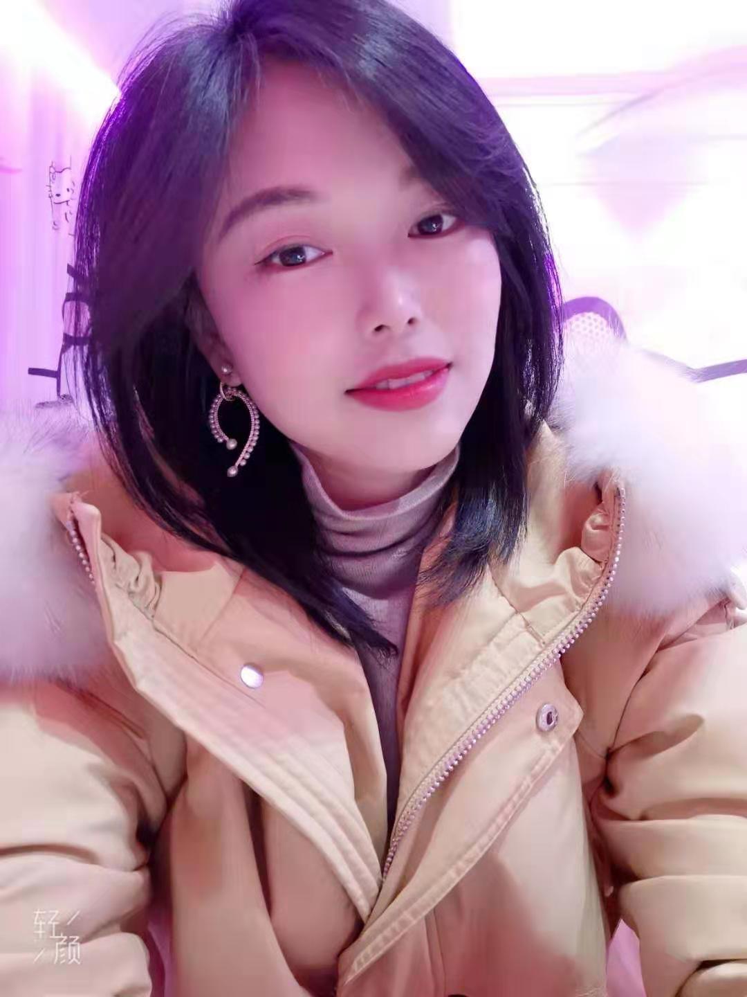 万达广场年轻妹子 第4张
