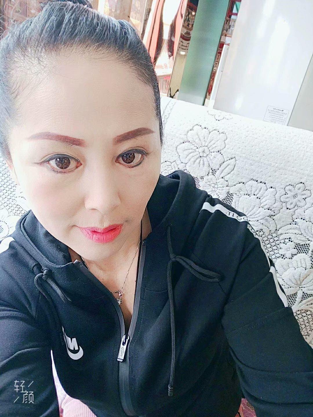 性感的黑丝妇人 第1张