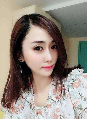 肤白貌美嘴甜的服务型美少妇 第2张