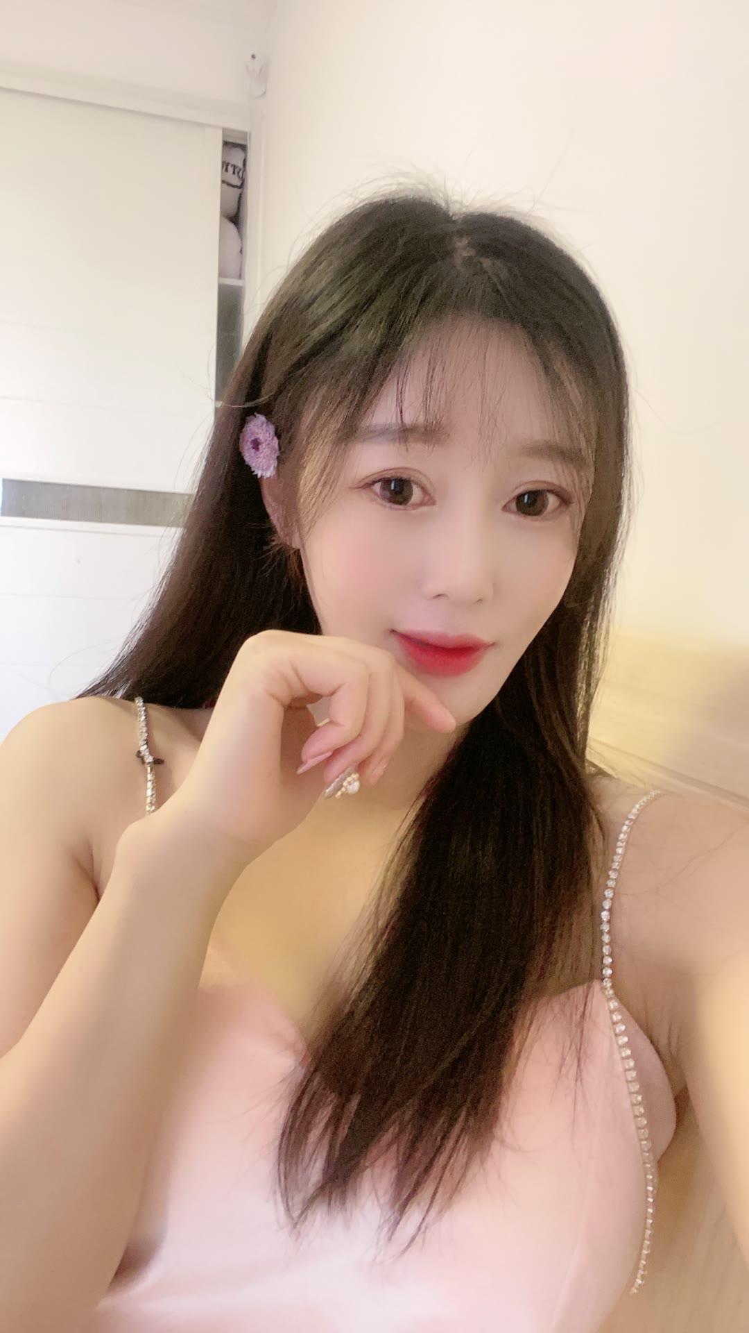 小店一个吃素的妹子，皮肤是真好 第3张