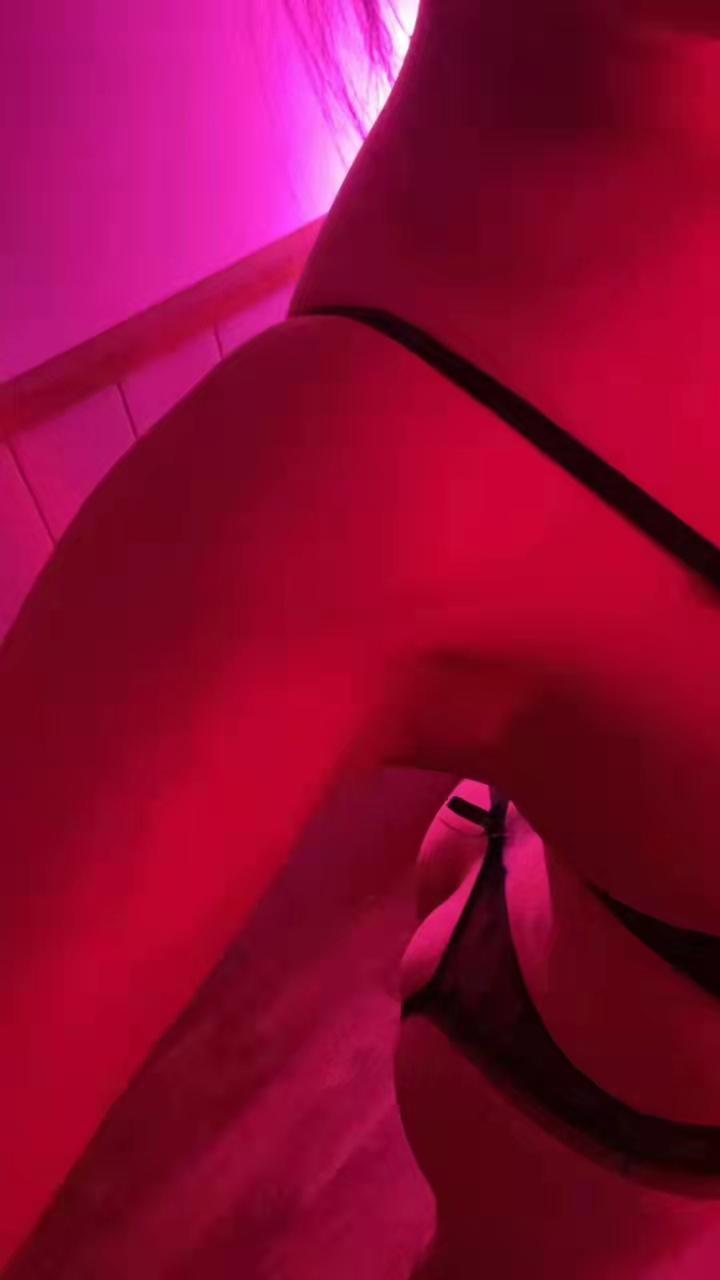 一个不太耐操的小骚妇 第2张