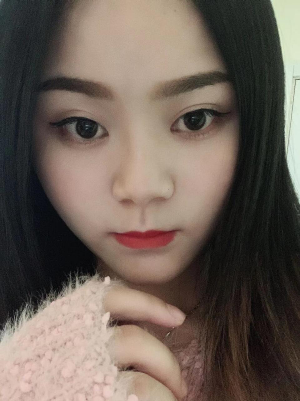 在校大学生。B嫩水多。还是个在校学生妹喜欢的可以去体... 第1张