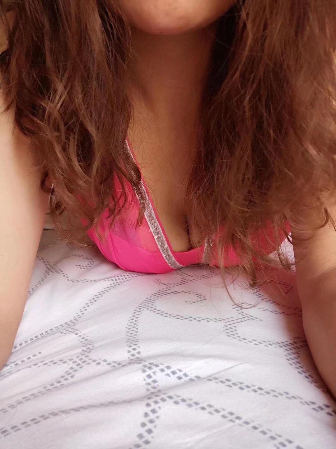 成华区挺立双峰完美少妇 第1张