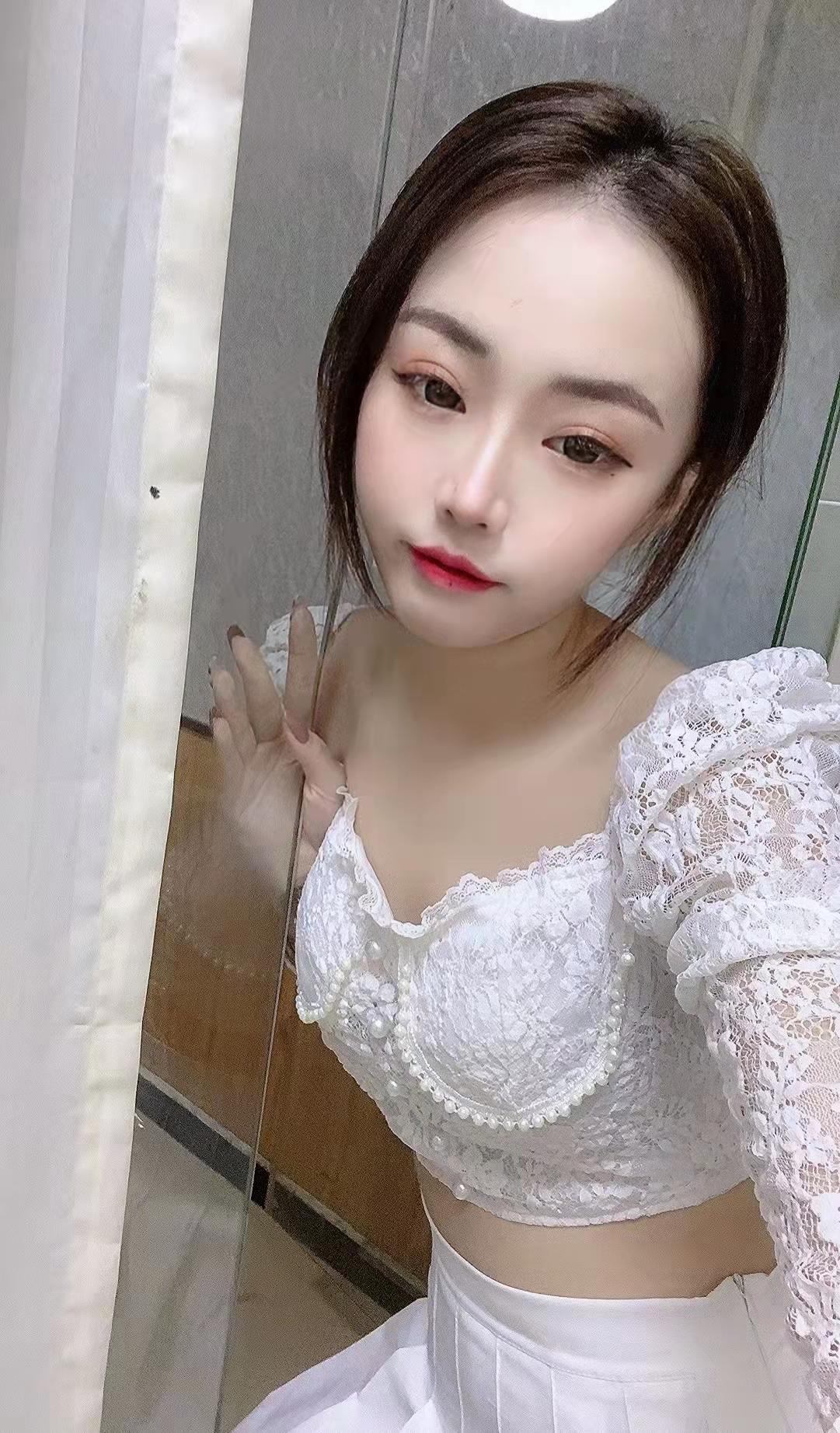 楼凤小妹服务挺好,还能车震 第1张