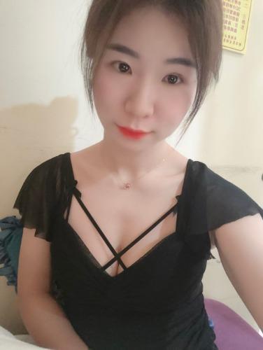 可爱小萝莉身材苗条，可以口爆 第2张