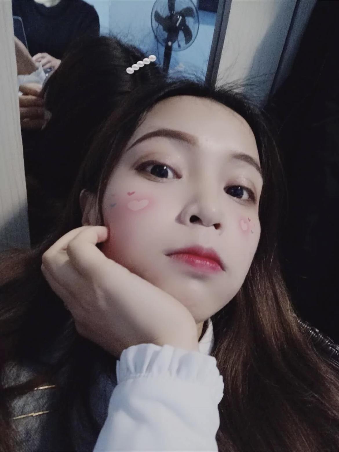 南门妍妍，颜值身材俱佳的兼职 第1张