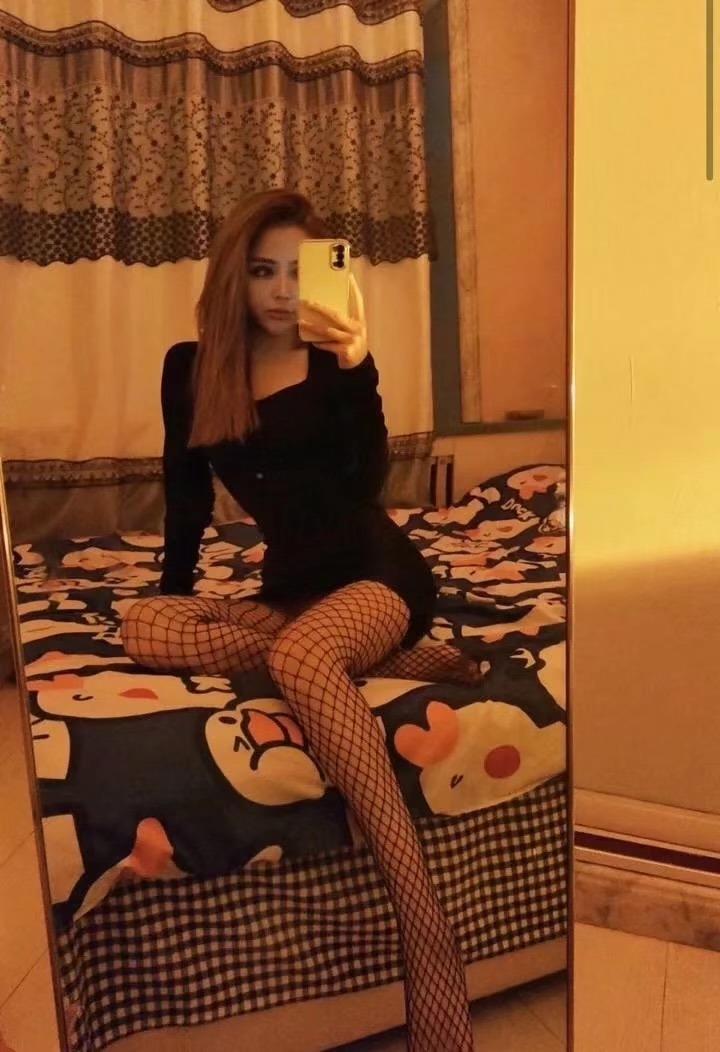 南长美女，丰满骚逼，身材不错，不操是罪过！ 第1张