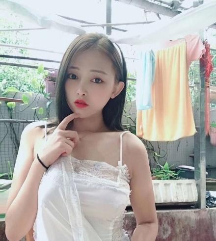 D胸可萌可风骚的小爱 第1张