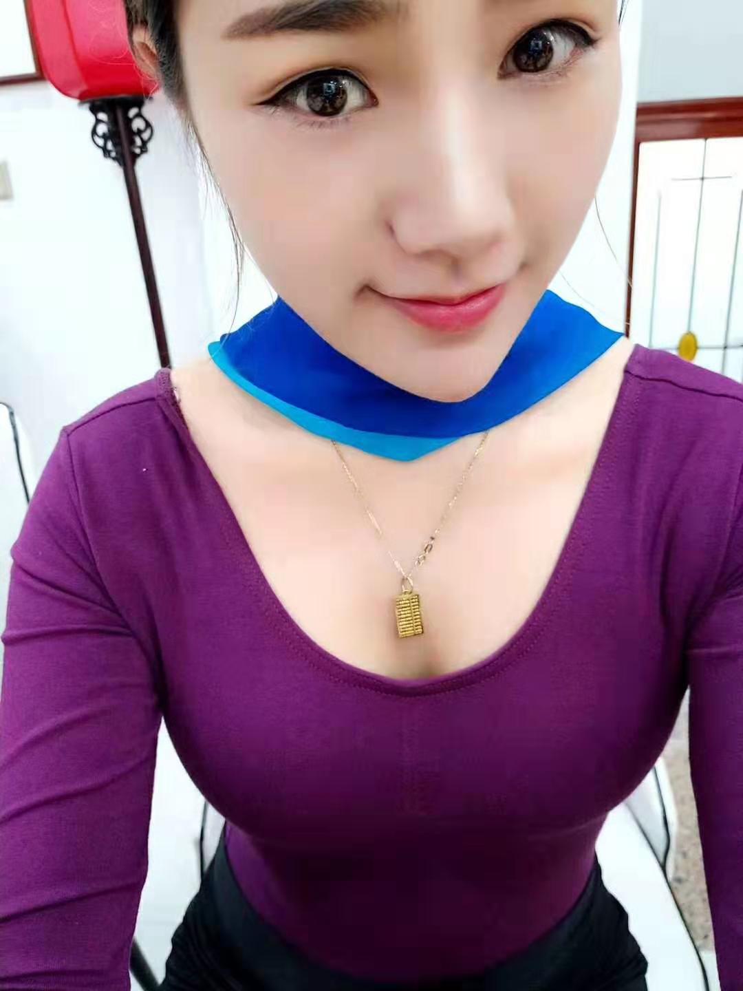 东站高颜值美女主播一枚 第1张