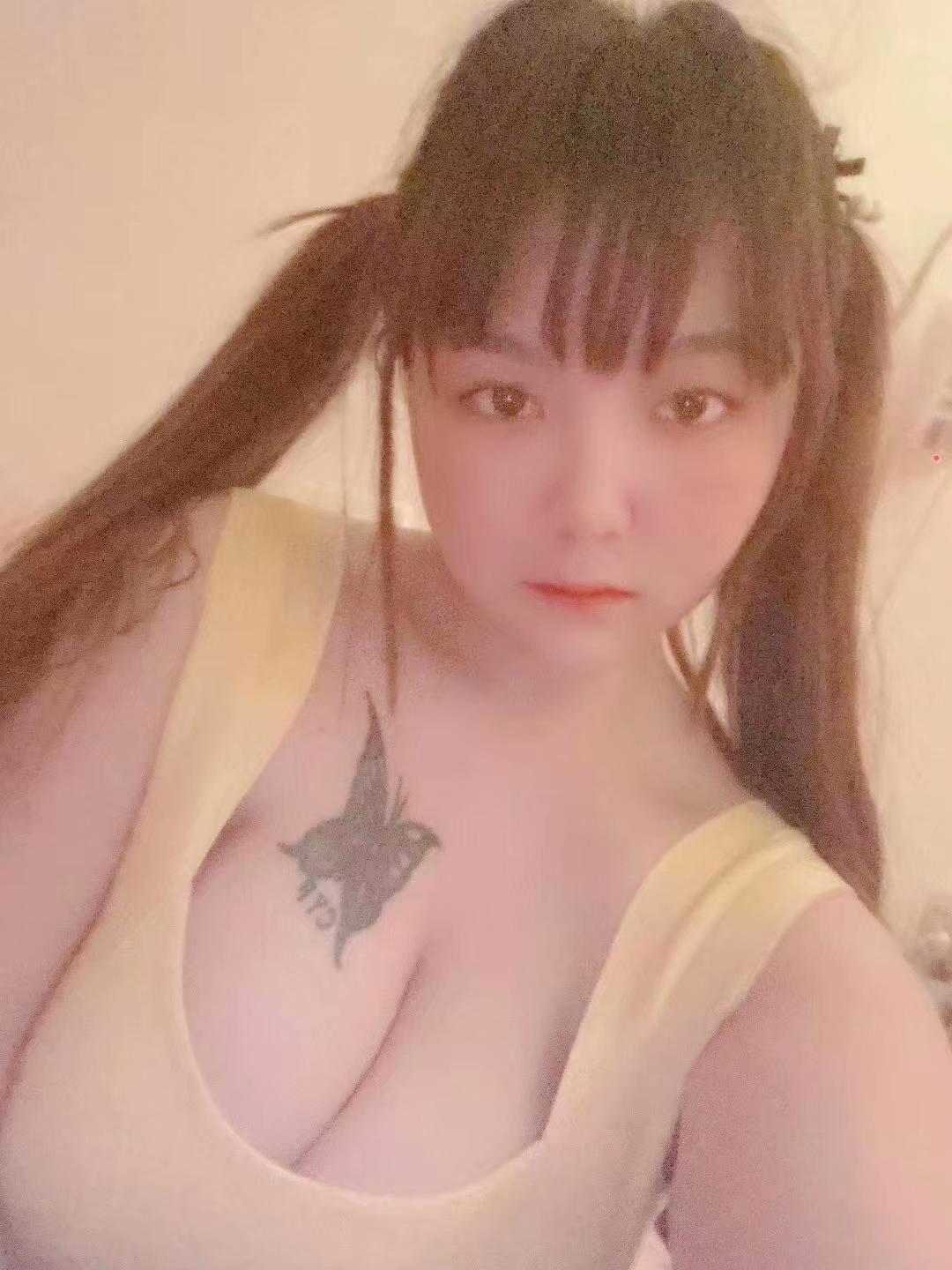 01年大胸妹 第2张