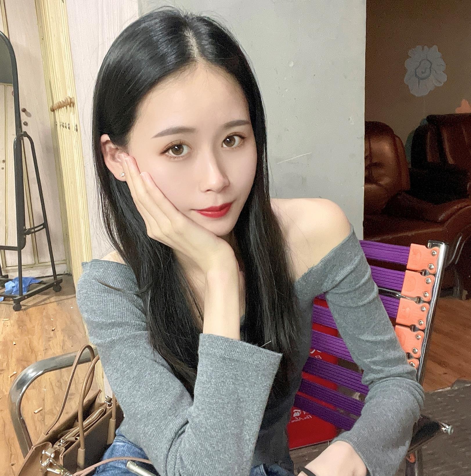 甜萌小依依，皮肤白，很斯文，很淑女 第2张