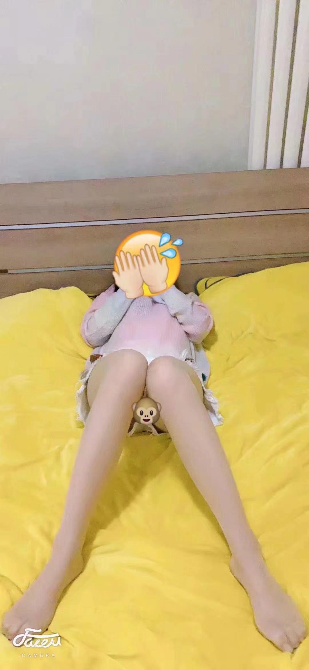 年轻可爱的虎牙小妹子 第2张