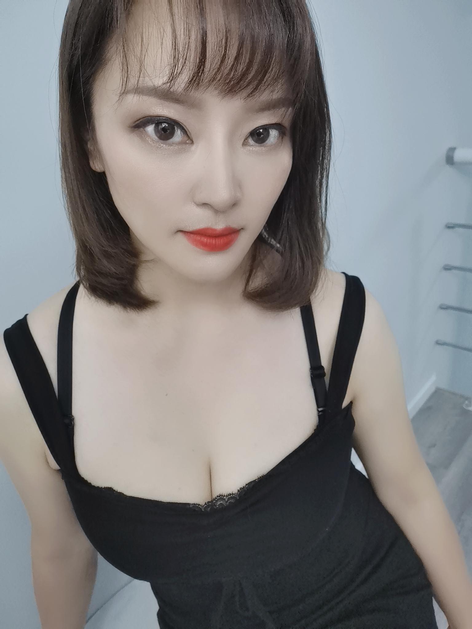 刚到京的成都女孩,苗条性感扛着操抱着操都行 第2张